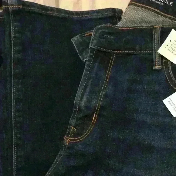 Old Navy Curvy Jeans - Picture 6 of 10